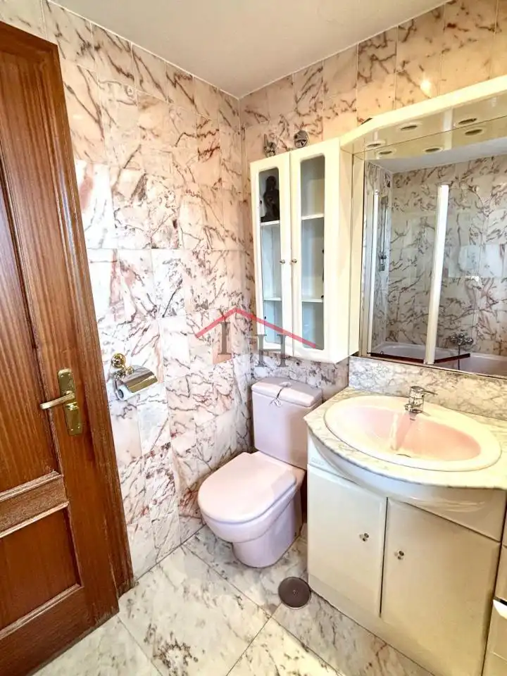 Baño de Piso en venta en León Capital  con Calefacción, Parquet y Terraza