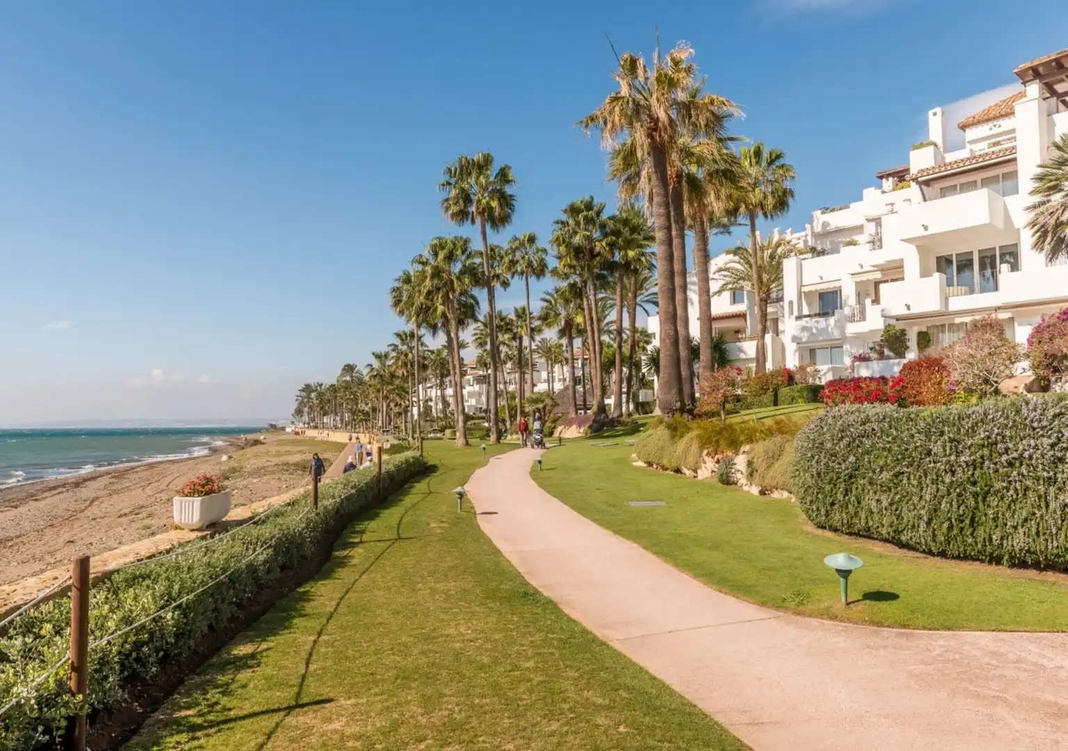 Vista exterior de Àtic en venda en Estepona amb Terrassa, Traster i Moblat