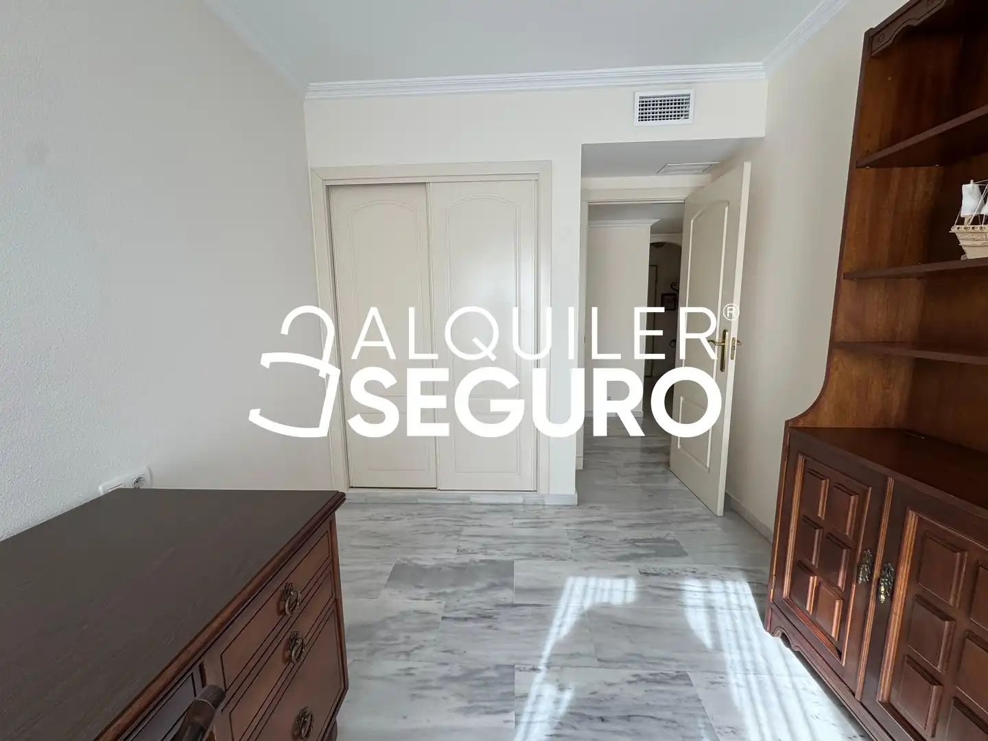 Habitación de Piso de alquiler en Málaga con Aire acondicionado, Terraza y Piscina