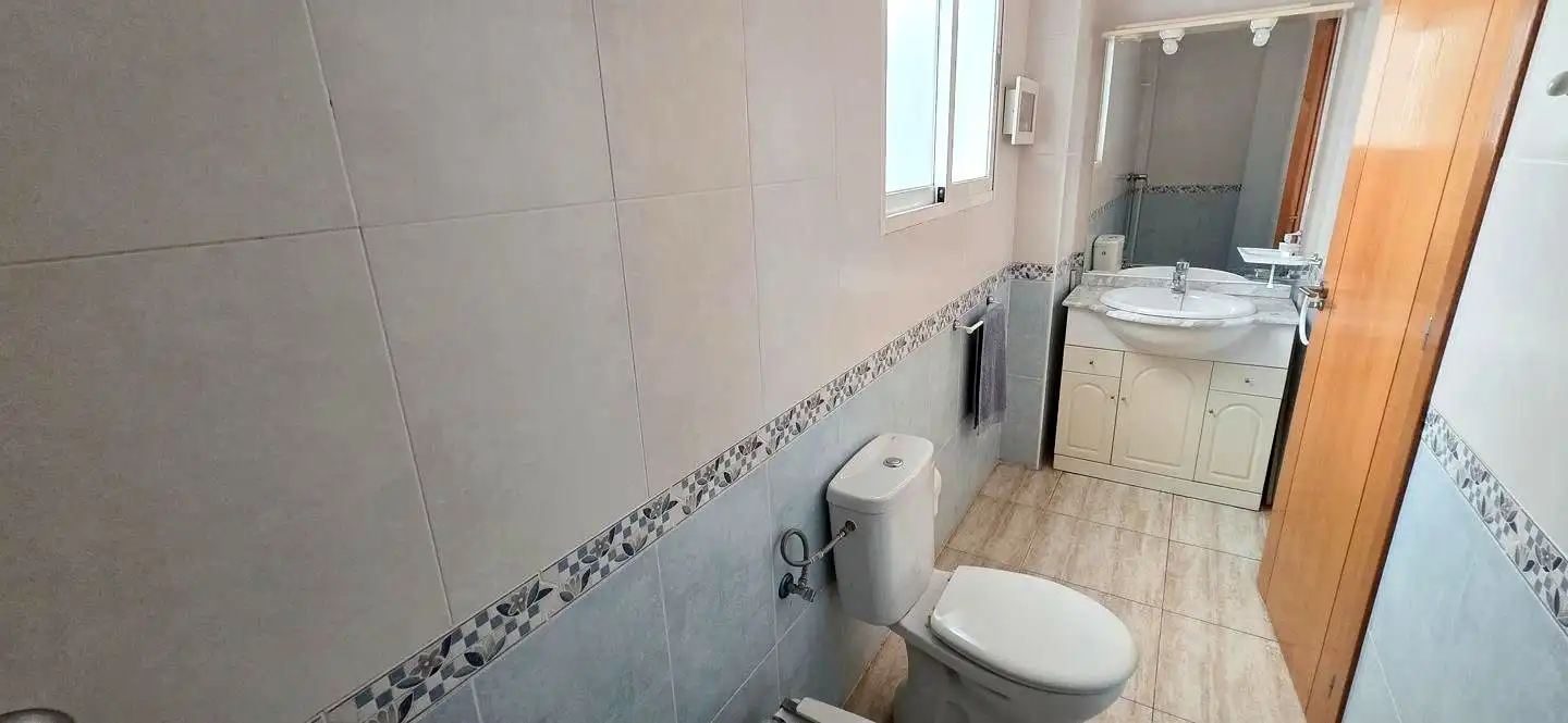 Baño de Piso en venta en Almoradí con Balcón y Piscina comunitaria