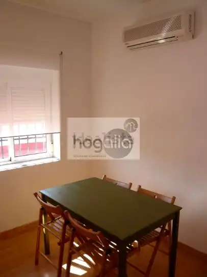 Habitación de Ático de alquiler en Sevilla con Aire acondicionado, Terraza y Amueblado