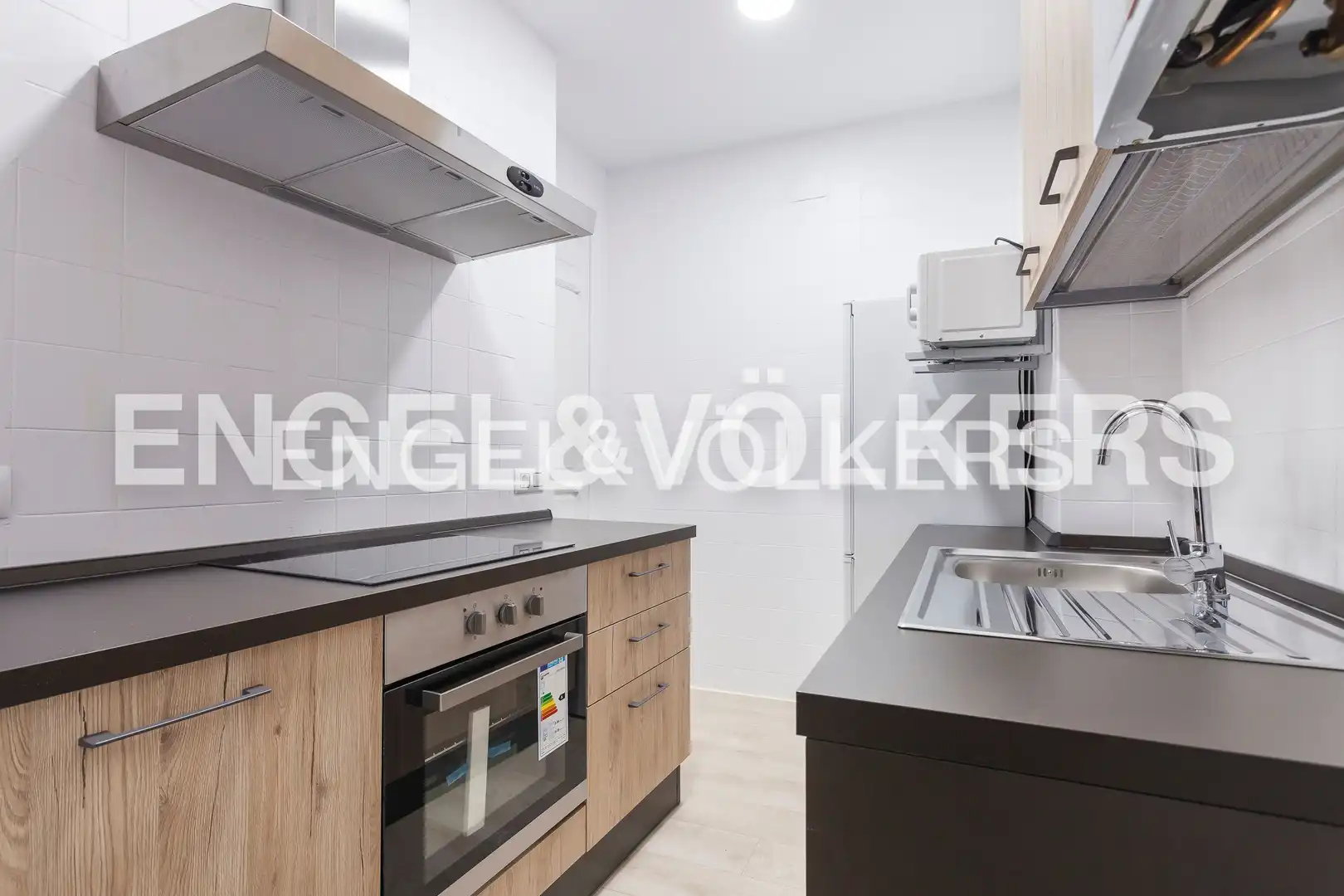 Kitchen of Attic for rent in Madrid  with Air Conditioner, Heating and Parquet flooring