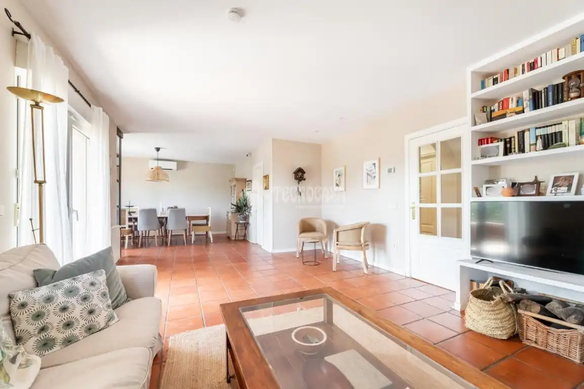 Vista exterior de Casa o xalet en venda en Torrelodones amb Calefacció, Jardí privat i Terrassa