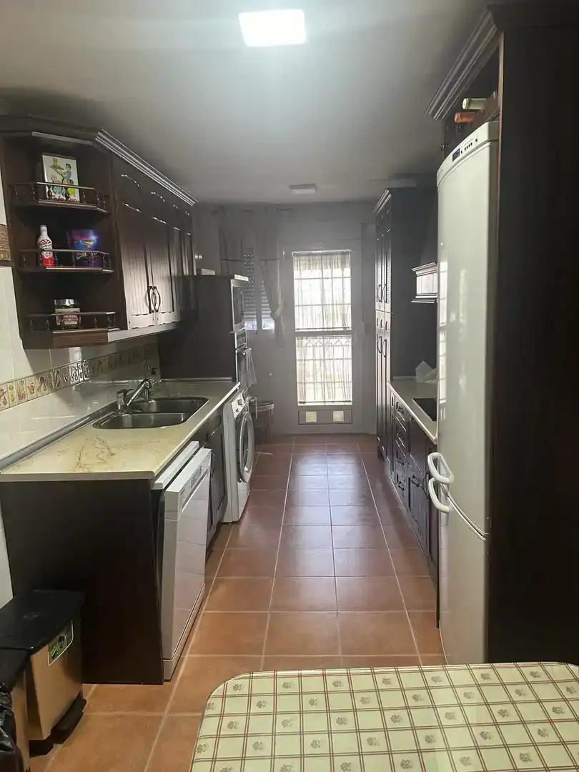 Cuina de Casa adosada en venda en Peligros amb Aire condicionat i Balcó