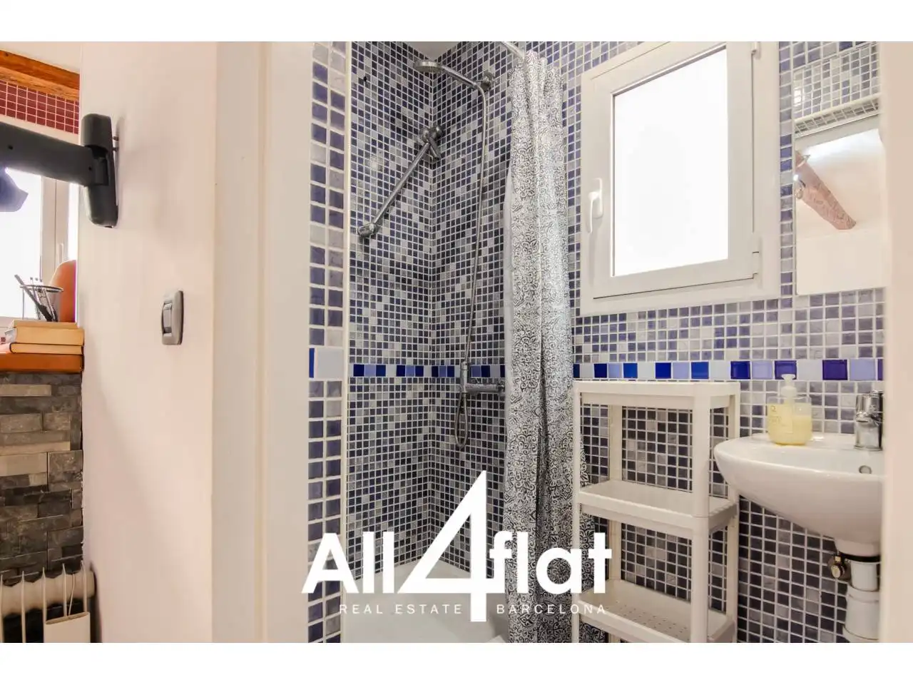 Bathroom of Flat for rent in Barcelona  with Heating, Parquet flooring and Furnished
