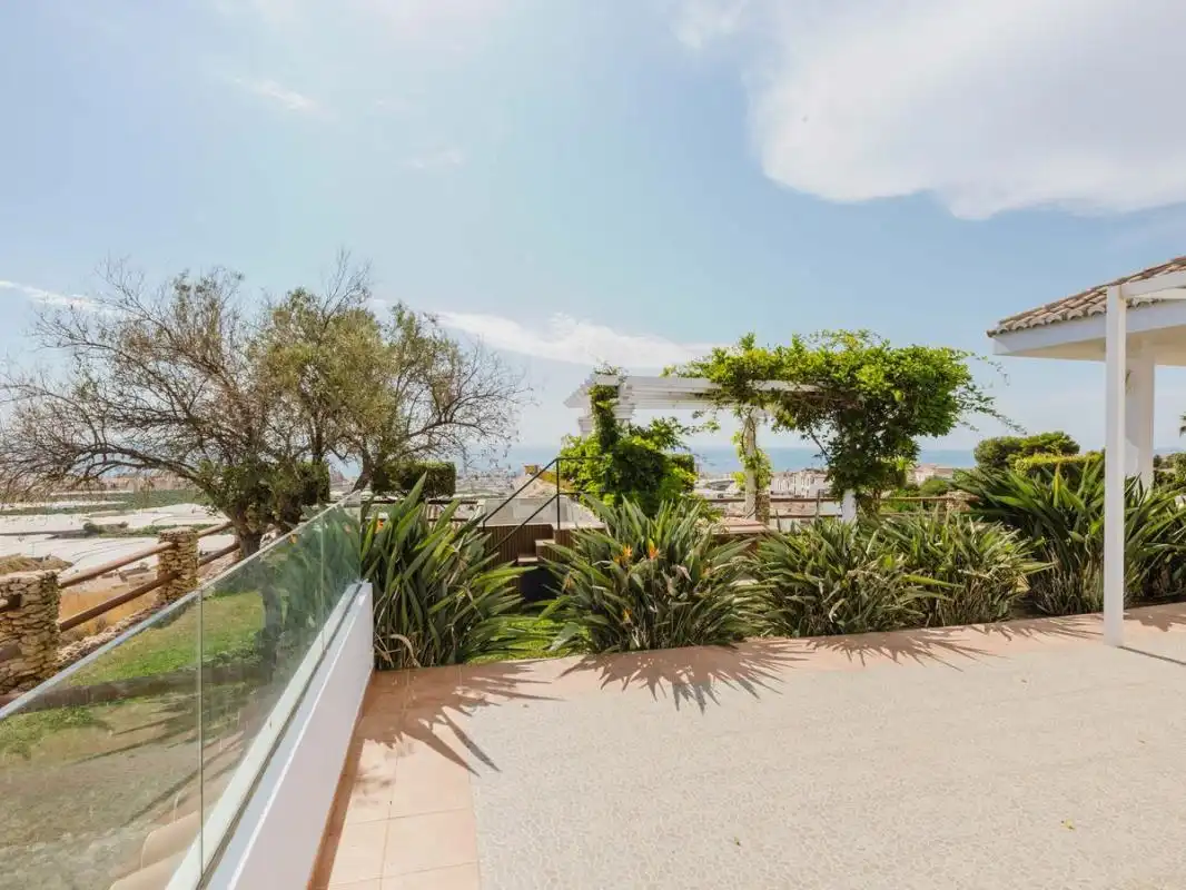 Terrassa de Casa o xalet en venda en Torrox amb Aire condicionat, Calefacció i Jardí privat