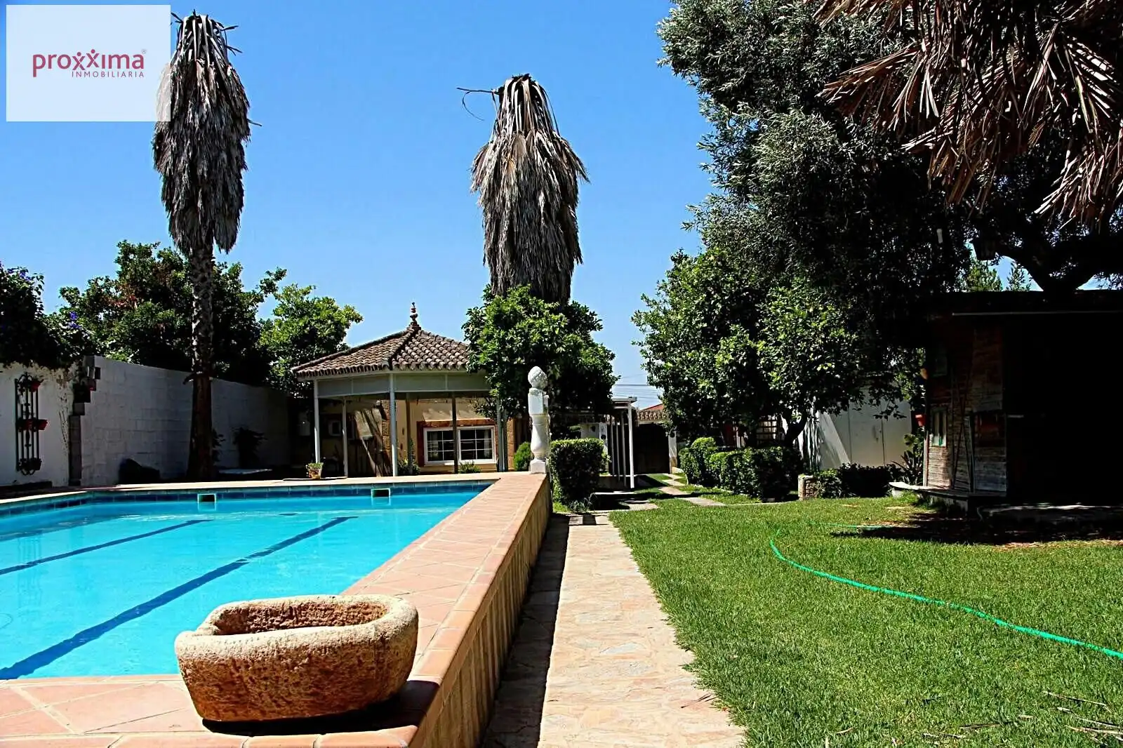 Piscina de Casa o xalet en venda en Dos Hermanas amb Aire condicionat, Jardí privat i Terrassa