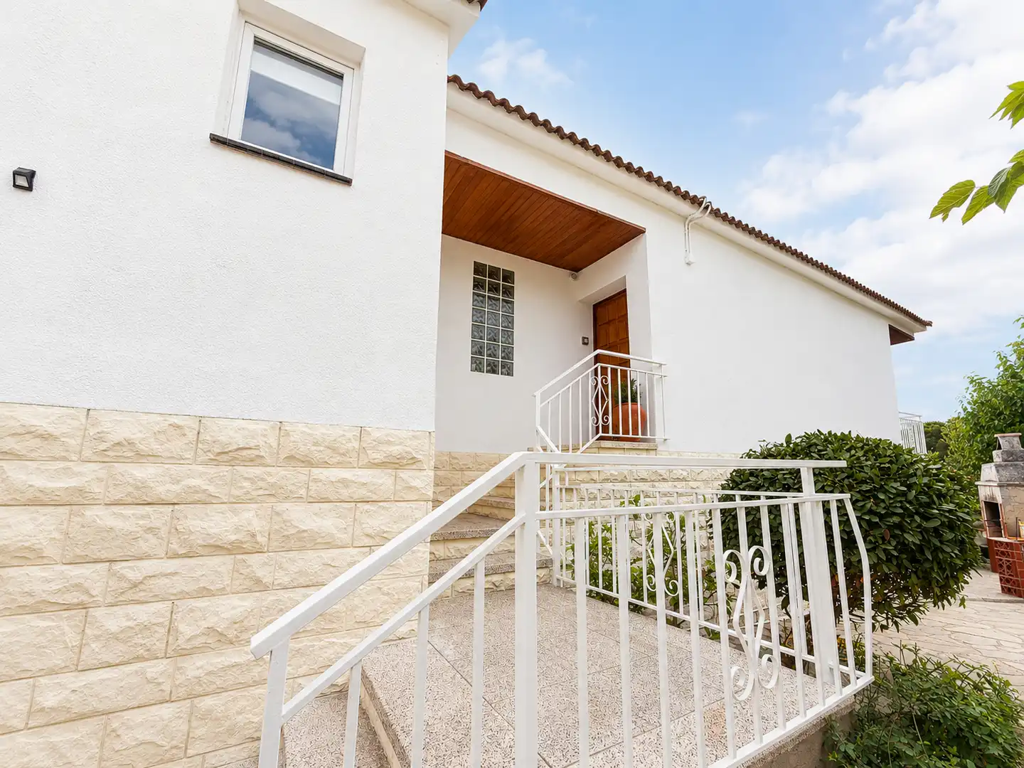 Vista exterior de Casa o xalet en venda en Calafell amb Aire condicionat, Calefacció i Jardí privat