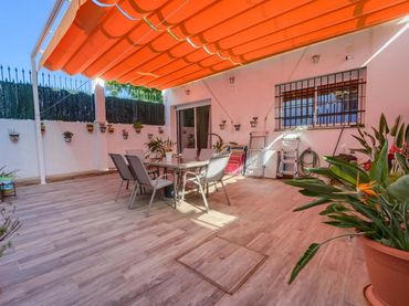 Casa aparellada amb piscina en venda a Calle Calle Alvar Núñez Cabeza de Vaca