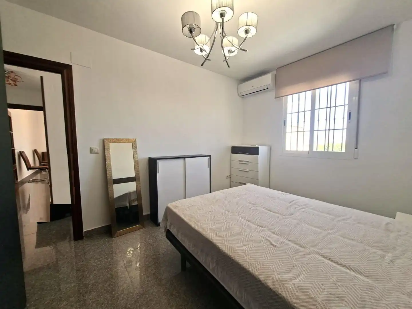Dormitori de Àtic de lloguer en Ogíjares amb Aire condicionat, Calefacció i Terrassa