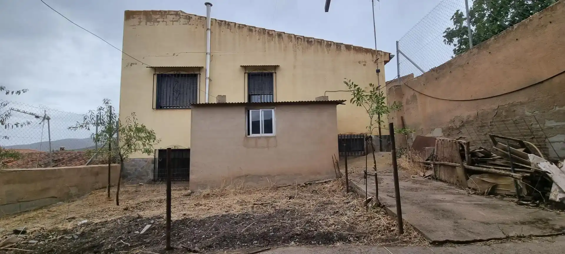 Vista exterior de Casa o xalet en venda en Alquife amb Jardí privat, Moblat i Forn