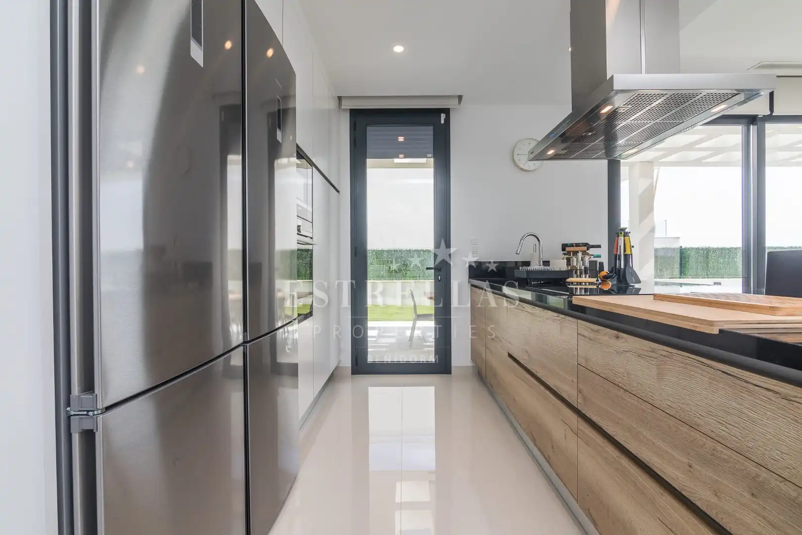 Chalet con piscina en venta en Golf Bahía, imagen 5
