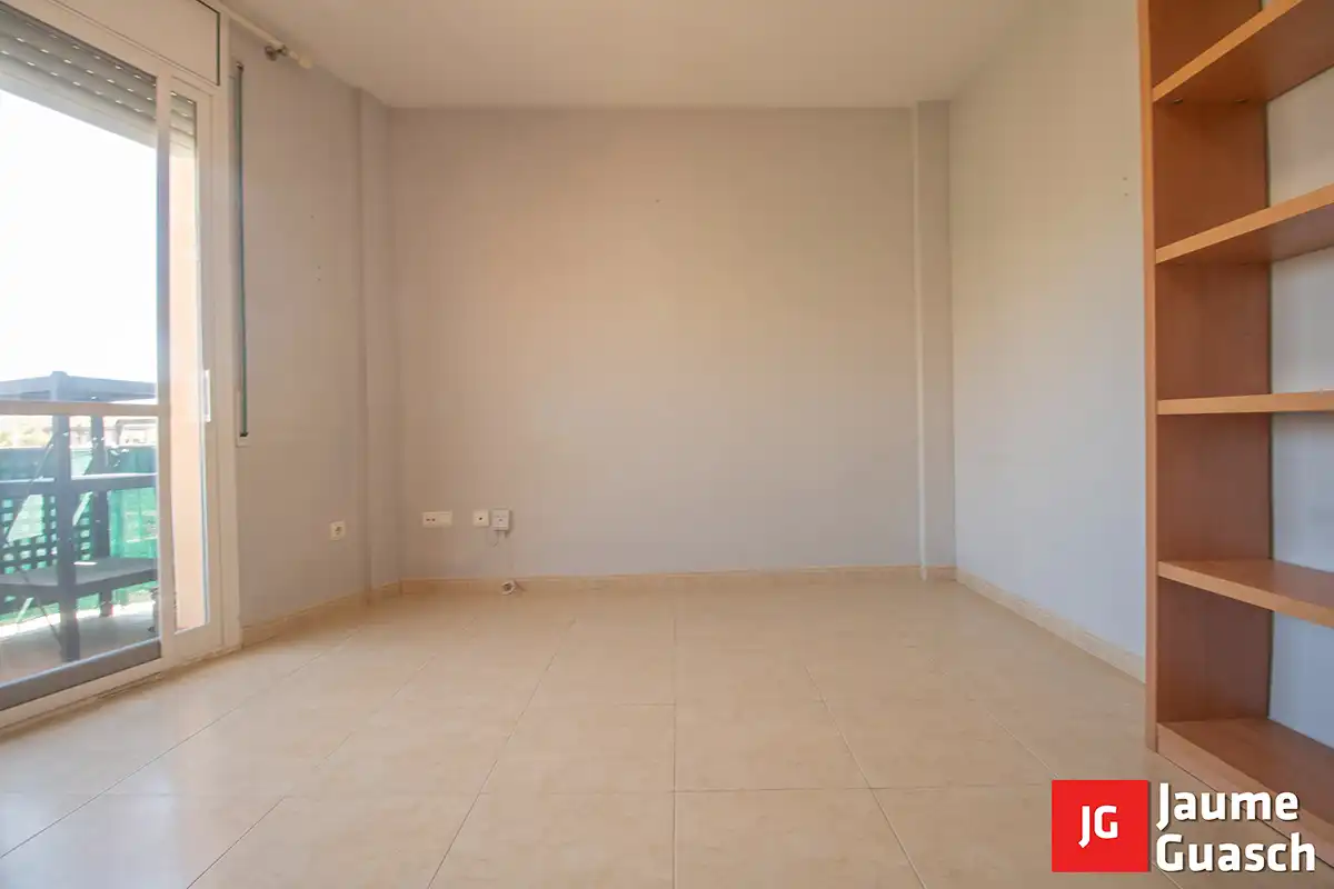 Wohnung zum Verkauf in Torredembarra mit Klimaanlage, Heizung und Balkon