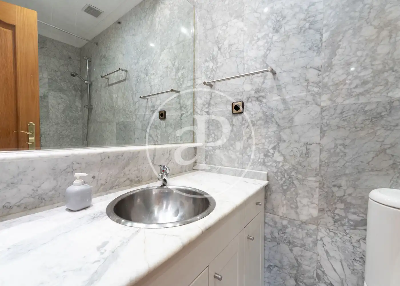 Flat for rent in Calle de María de Guzmán, Ríos Rosas - Nuevos Ministerios