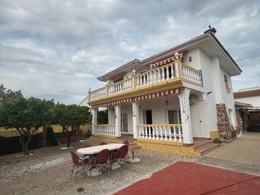Xalet amb piscina en venda a Calle Seguidilla
