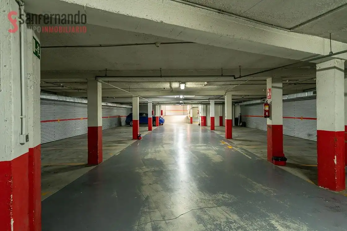 Parkplatz von Wohnung zum Verkauf in Torrelavega  mit Terrasse und Balkon