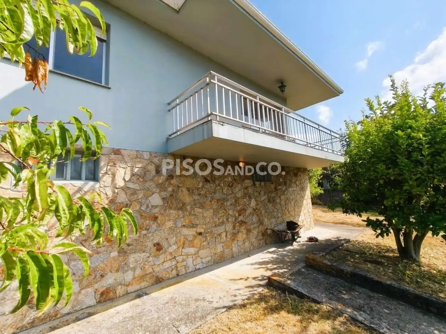 Vista exterior de Casa o xalet en venda en Culleredo amb Terrassa i Moblat