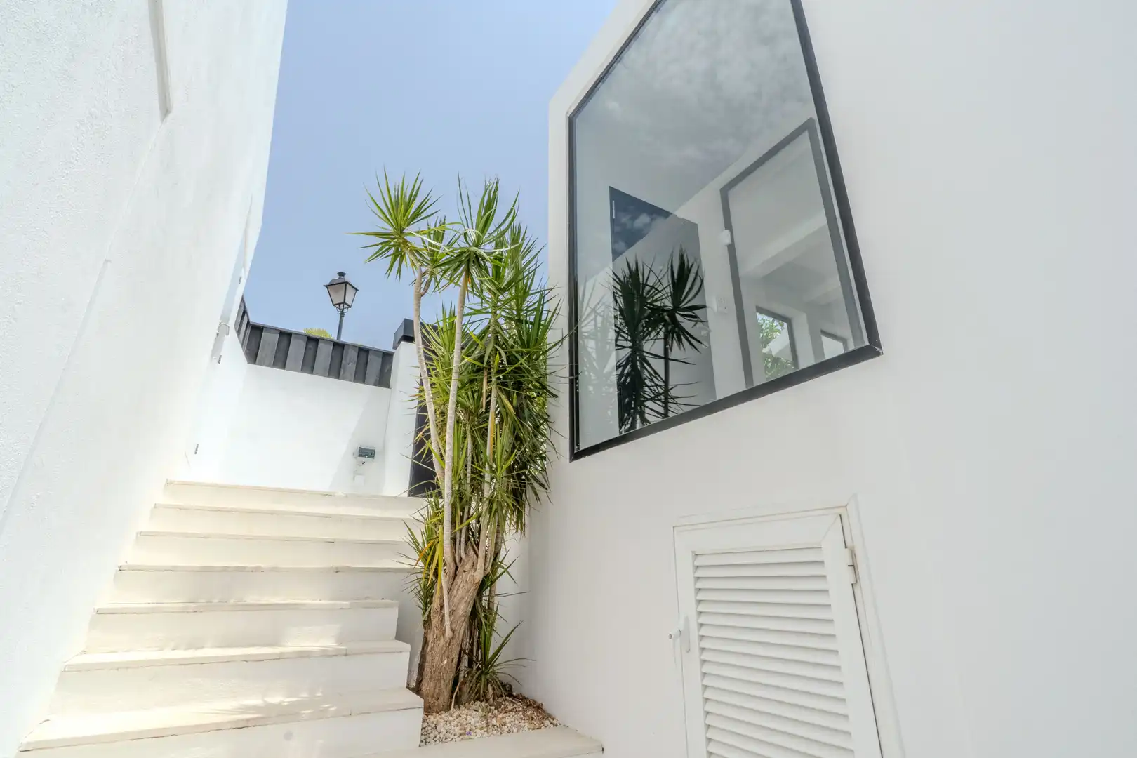 Vista exterior de Casa o xalet de lloguer en Marbella amb Aire condicionat, Calefacció i Jardí privat