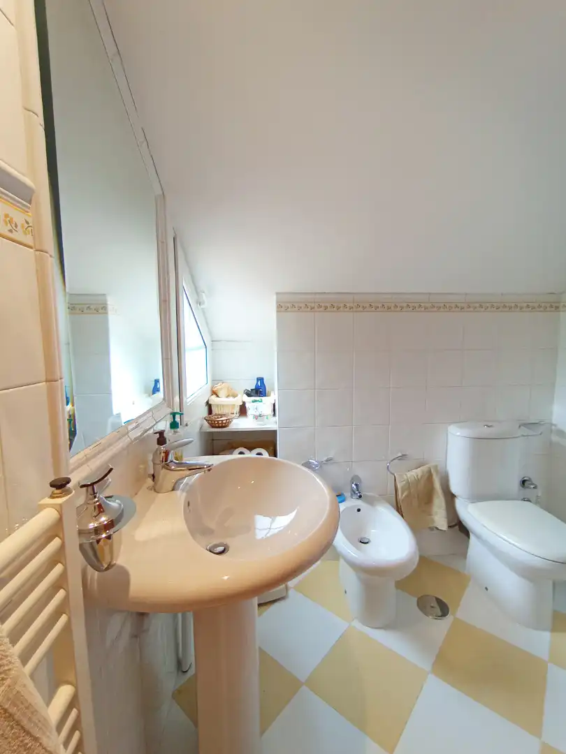Bathroom of Houses for sale in Coirós  with Heating, Private garden and Parquet flooring