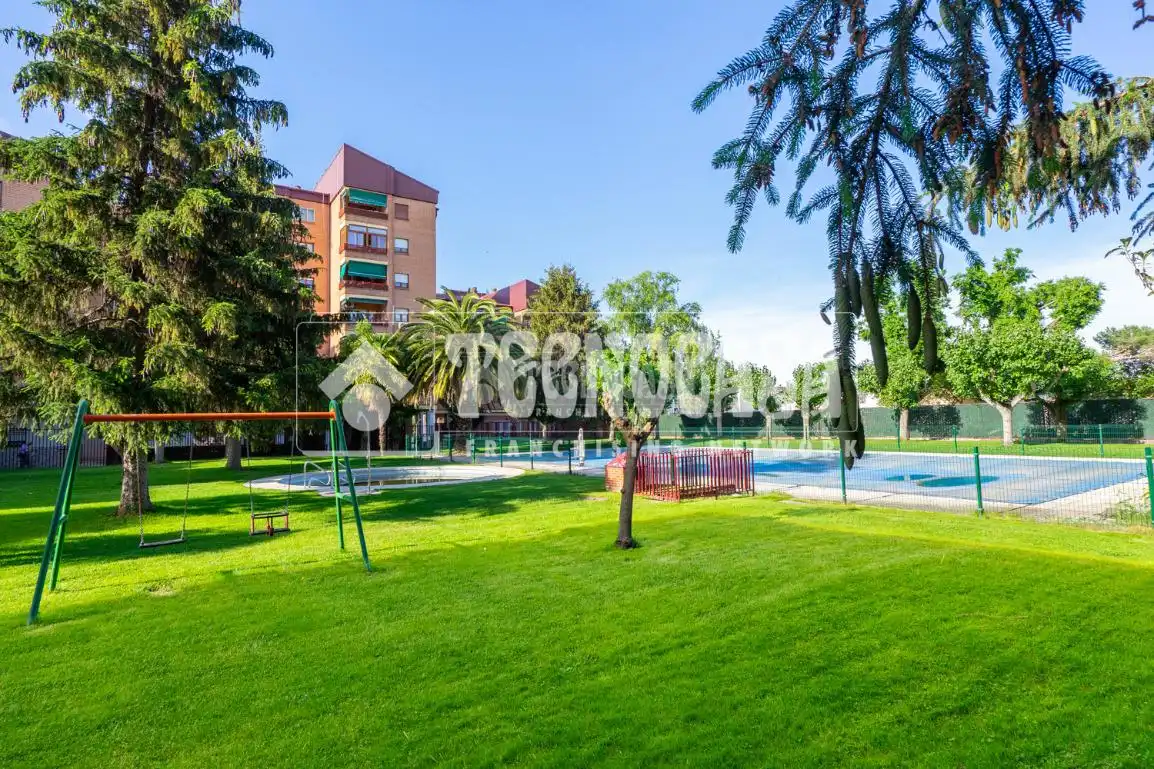 Swimming pool of Flat for sale in Colmenar Viejo  with Air Conditioner, Heating and Balcony
