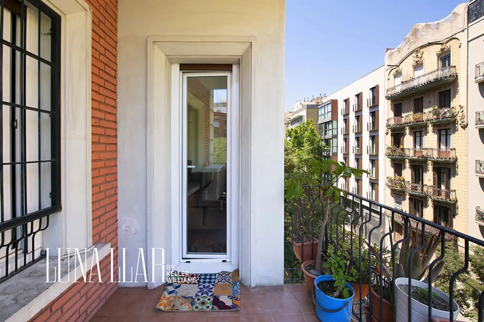 Flat with terrace for sale in Barcelona - Carrer CALABRIA, imagen 2