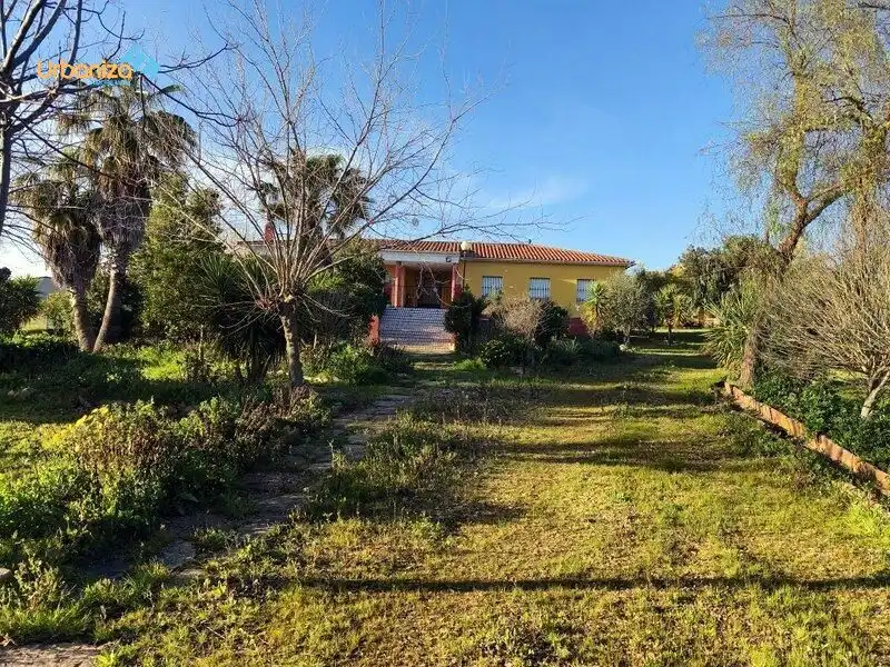 Außenansicht von Country house zum Verkauf in Villanueva del Fresno mit Klimaanlage und Alarm