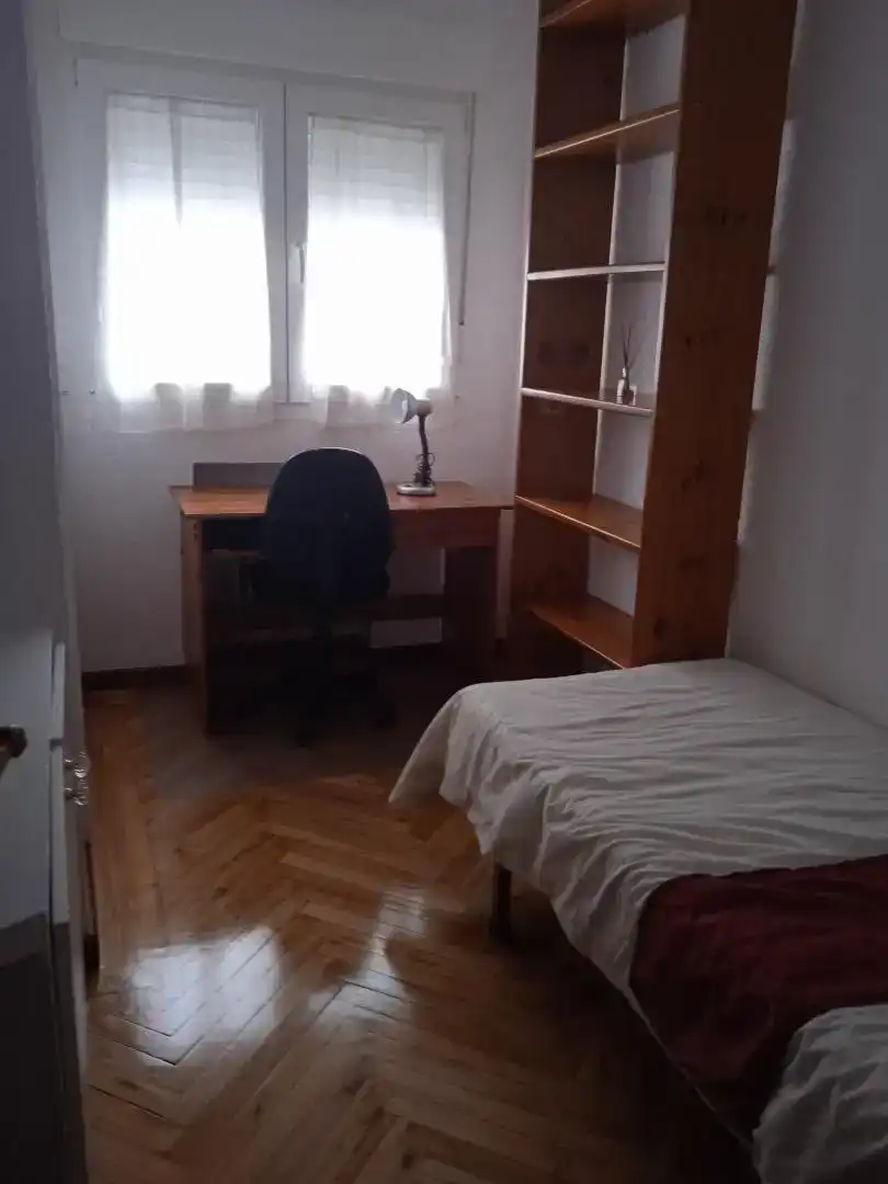 Schlafzimmer von Wohnung zur Miete in Oviedo 