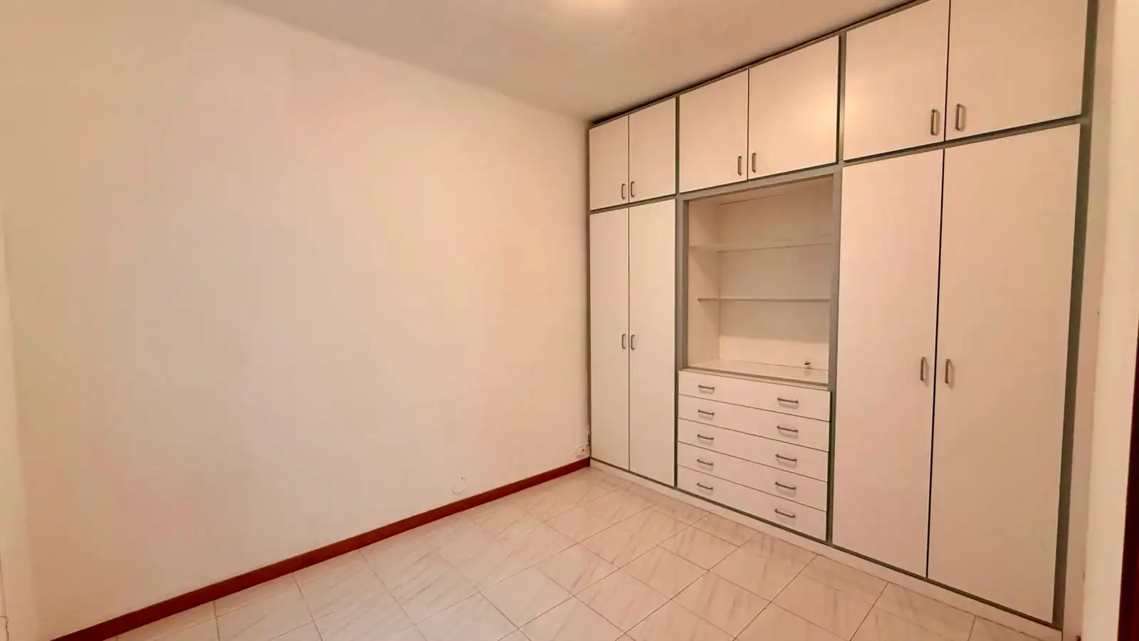 Habitación de Piso en venta en Barcelona con Calefacción, Terraza y Trastero