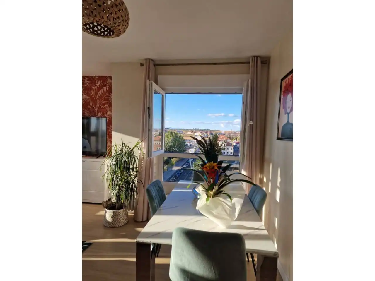 Außenansicht von Dachboden zum Verkauf in León Capital  mit Heizung, Parkett und Terrasse