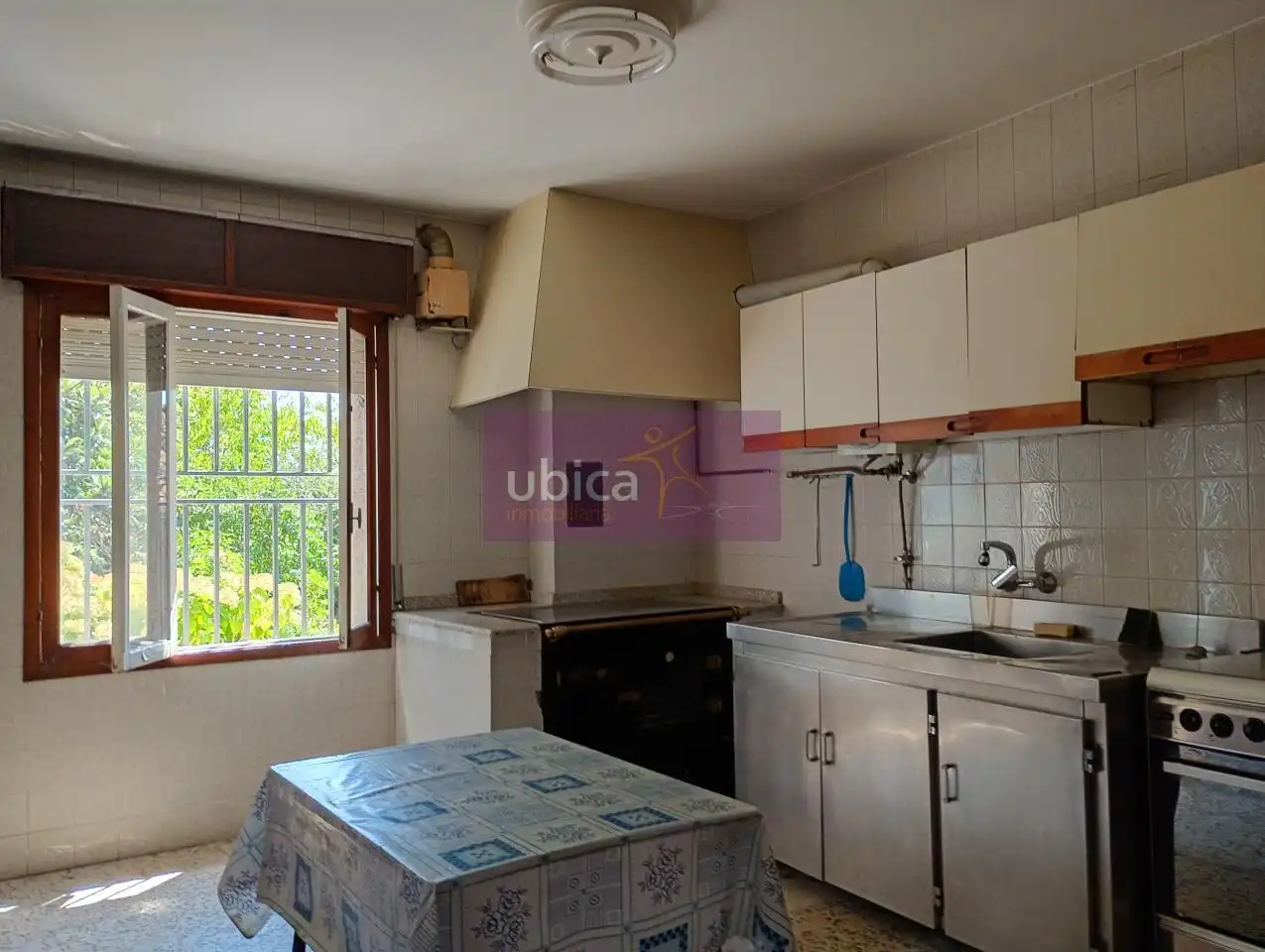 Kitchen of Commercial properties for rent in Tui
