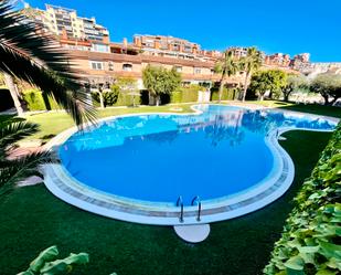 Piscina de Casa adosada en venda en Alicante / Alacant amb Aire condicionat, Terrassa i Balcó