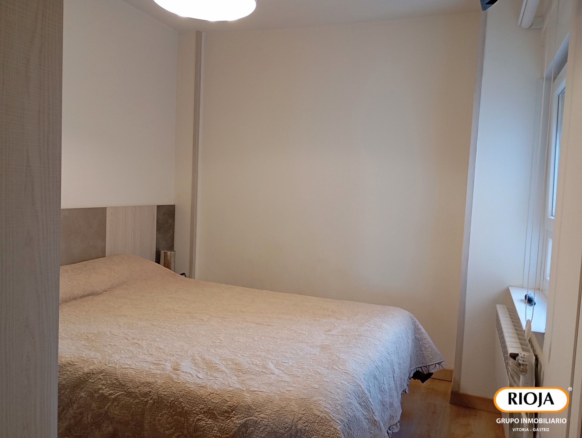 Bedroom of Flat for sale in Vitoria - Gasteiz  with Heating, Terrace and Furnished