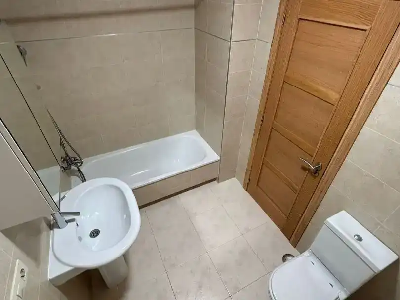 Bathroom of Flat for rent in Arteixo  with Private garden, Parquet flooring and Storage room