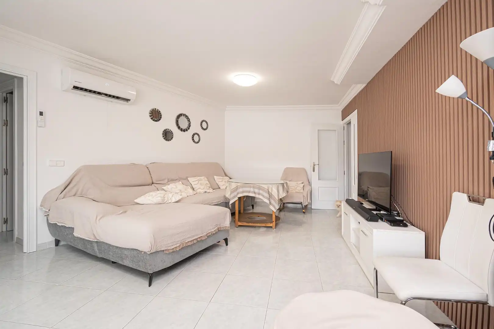Living room of Flat for sale in Alcúdia  with Air Conditioner, Terrace and Storage room