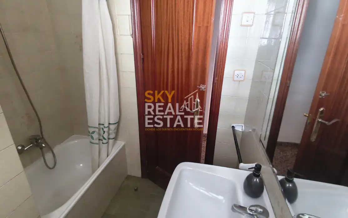 Bathroom of Flat for sale in Dénia  with Air Conditioner, Oven and Washing machine
