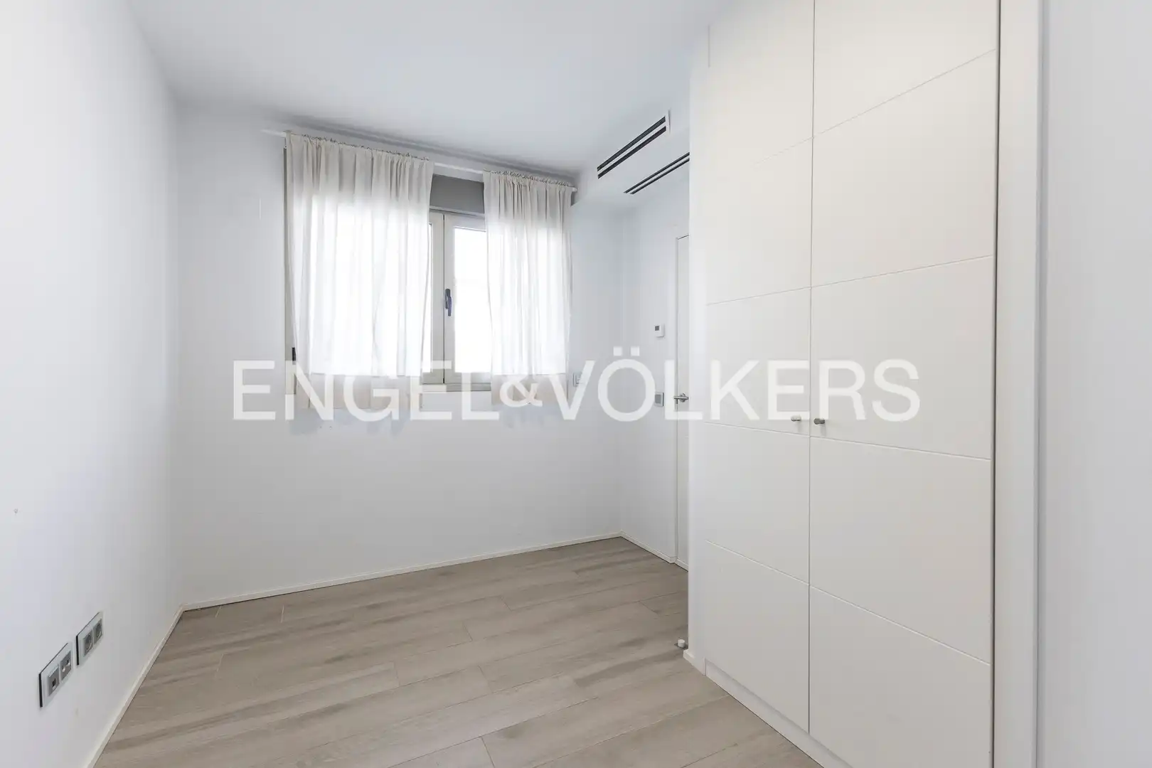 Habitación de Casa adosada en venta en Tres Cantos con Aire acondicionado, Calefacción y Jardín privado