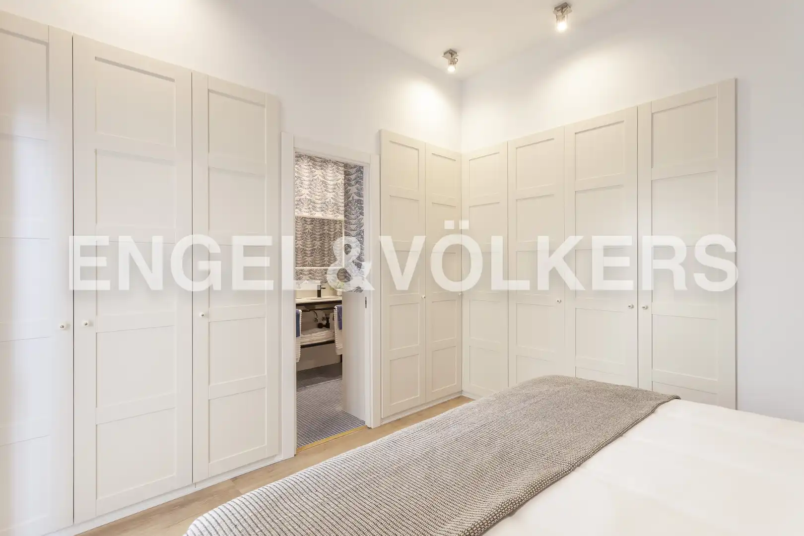 Bedroom of Flat for rent in Madrid  with Air Conditioner, Heating and Storage room