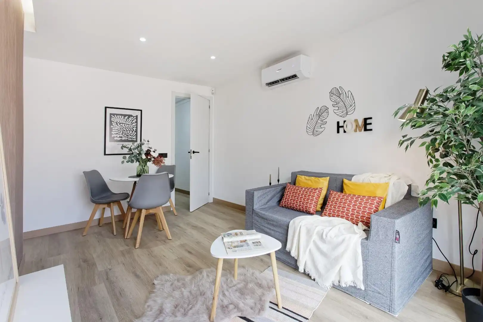 Sala de estar de Piso en venta en Sant Boi de Llobregat con Aire acondicionado, Calefacción y Terraza