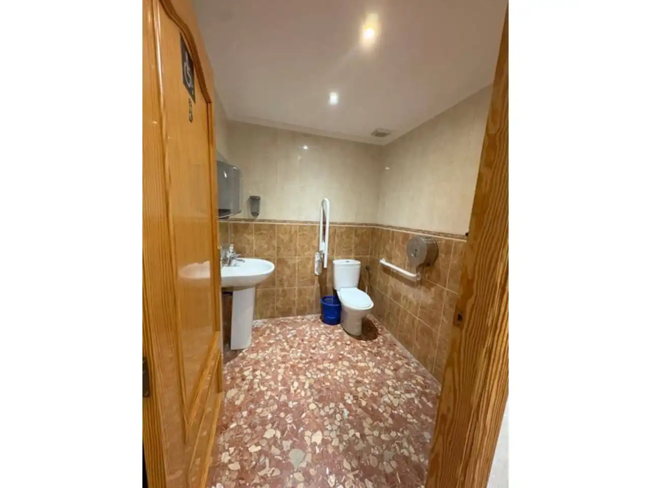 Badezimmer von Geschaftsraum zum Verkauf in Huelva