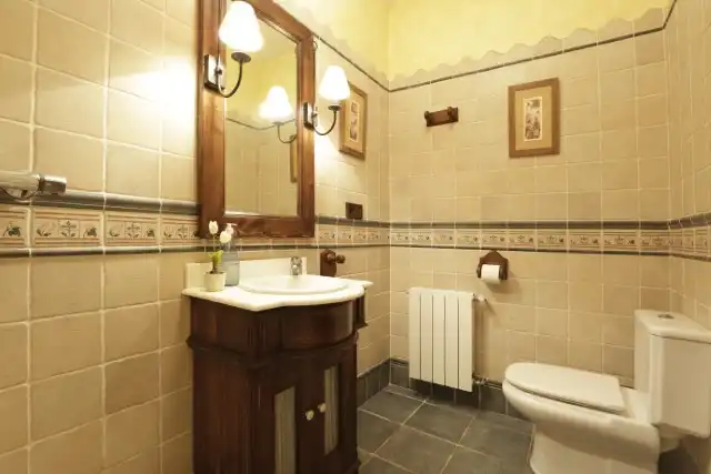 Baño de Finca rústica en venta en Elgoibar con Calefacción, Jardín privado y Terraza
