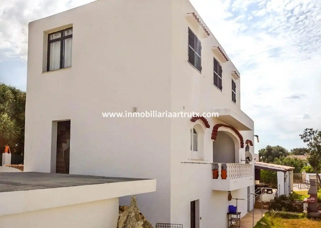 Vista exterior de Casa o xalet en venda en Ciutadella de Menorca amb Aire condicionat, Jardí privat i Terrassa