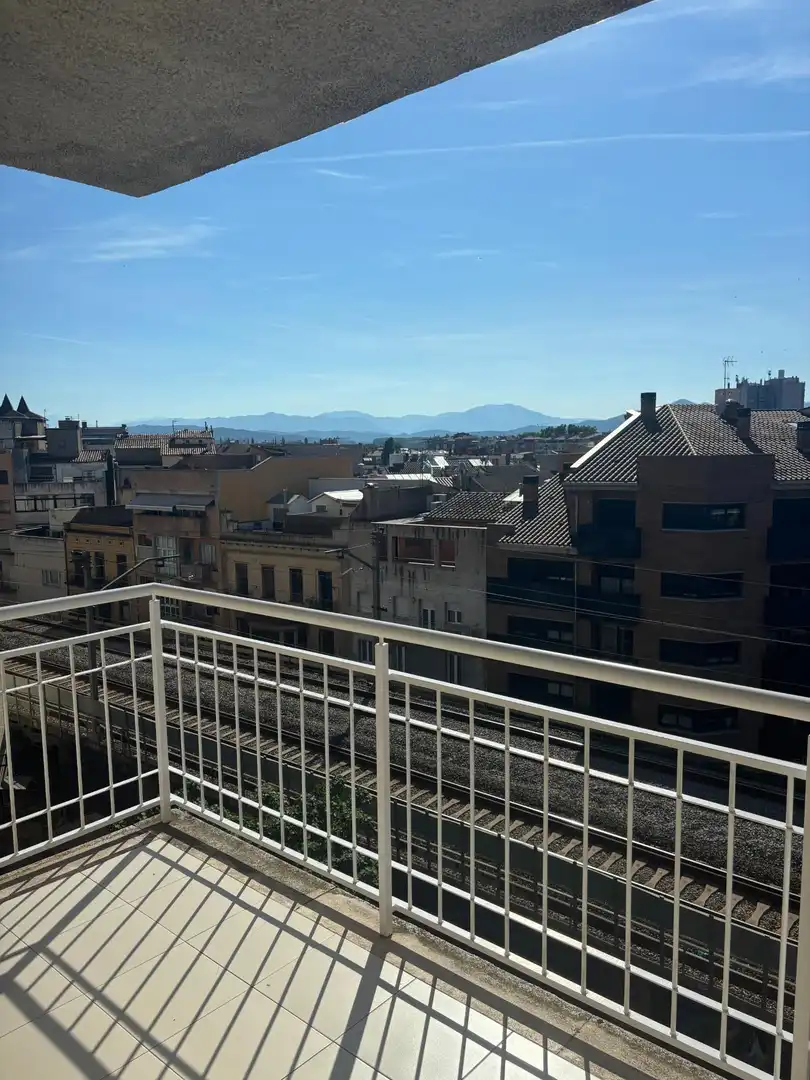 Vista exterior de Pis de lloguer en Girona amb Calefacció, Moblat i Balcó