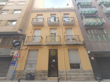 Wohngebäude zum Verkauf in Calle Colon 12
