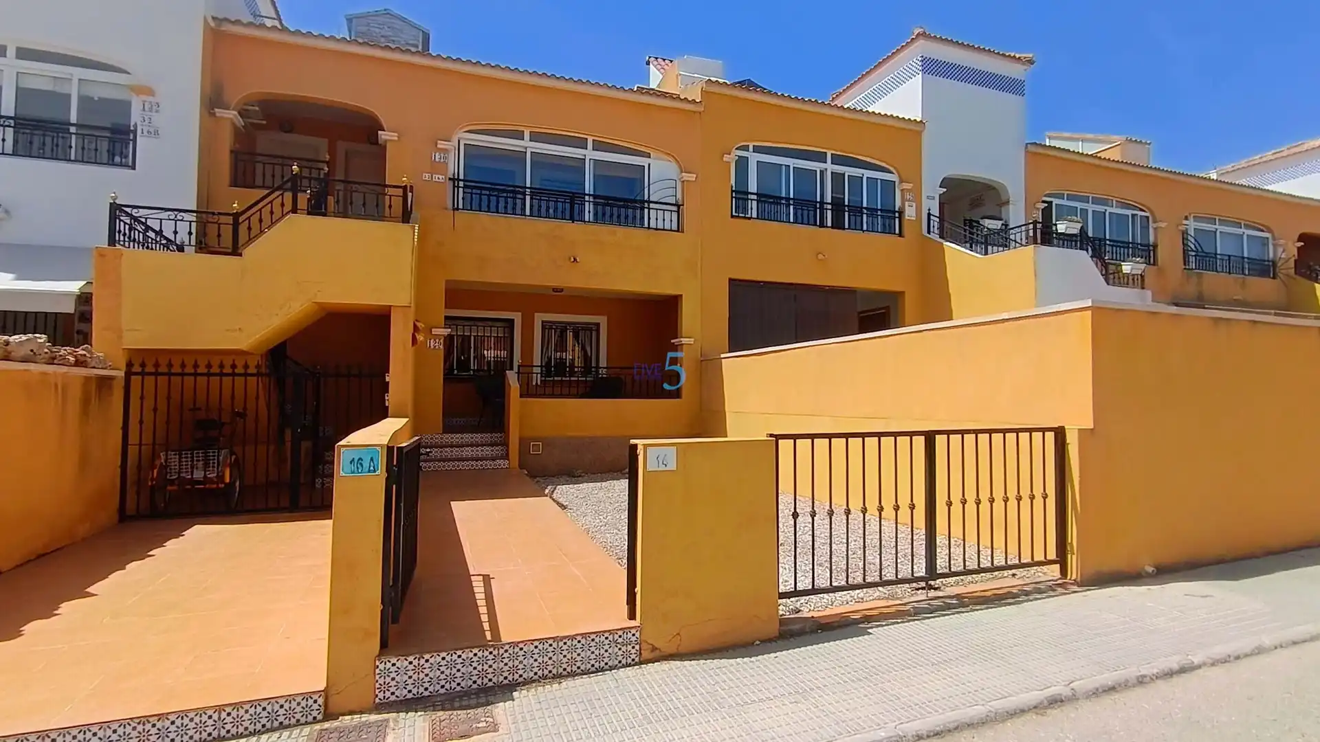 Vista exterior de Piso en venta en Los Montesinos con Aire acondicionado, Calefacción y Terraza