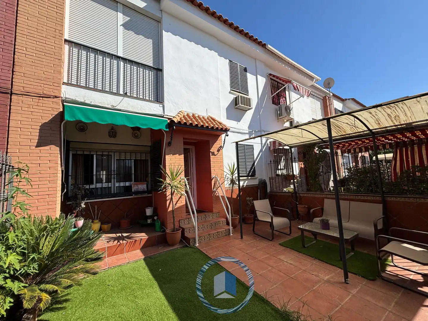 Vista exterior de Casa adosada en venta en Montequinto