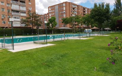 Swimming pool of Flat for sale in Fuenlabrada  with Air Conditioner, Heating and Terrace