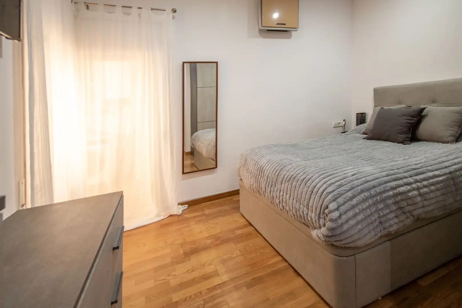 Bedroom of Flat for sale in Barcelona  with Air Conditioner, Heating and Parquet flooring