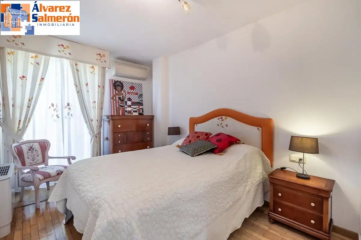 Houses for sale in Calle ZORAYA, Camino de los Neveros - Serrallo