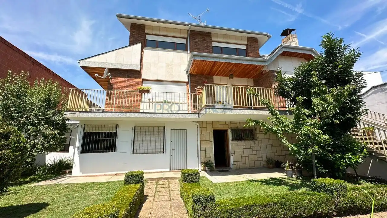 Vista exterior de Casa o chalet en venta en Carrizo con Calefacción, Jardín privado y Terraza