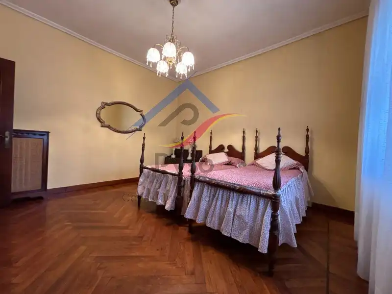 Dormitori de Casa o xalet en venda en Piélagos amb Calefacció, Jardí privat i Parquet
